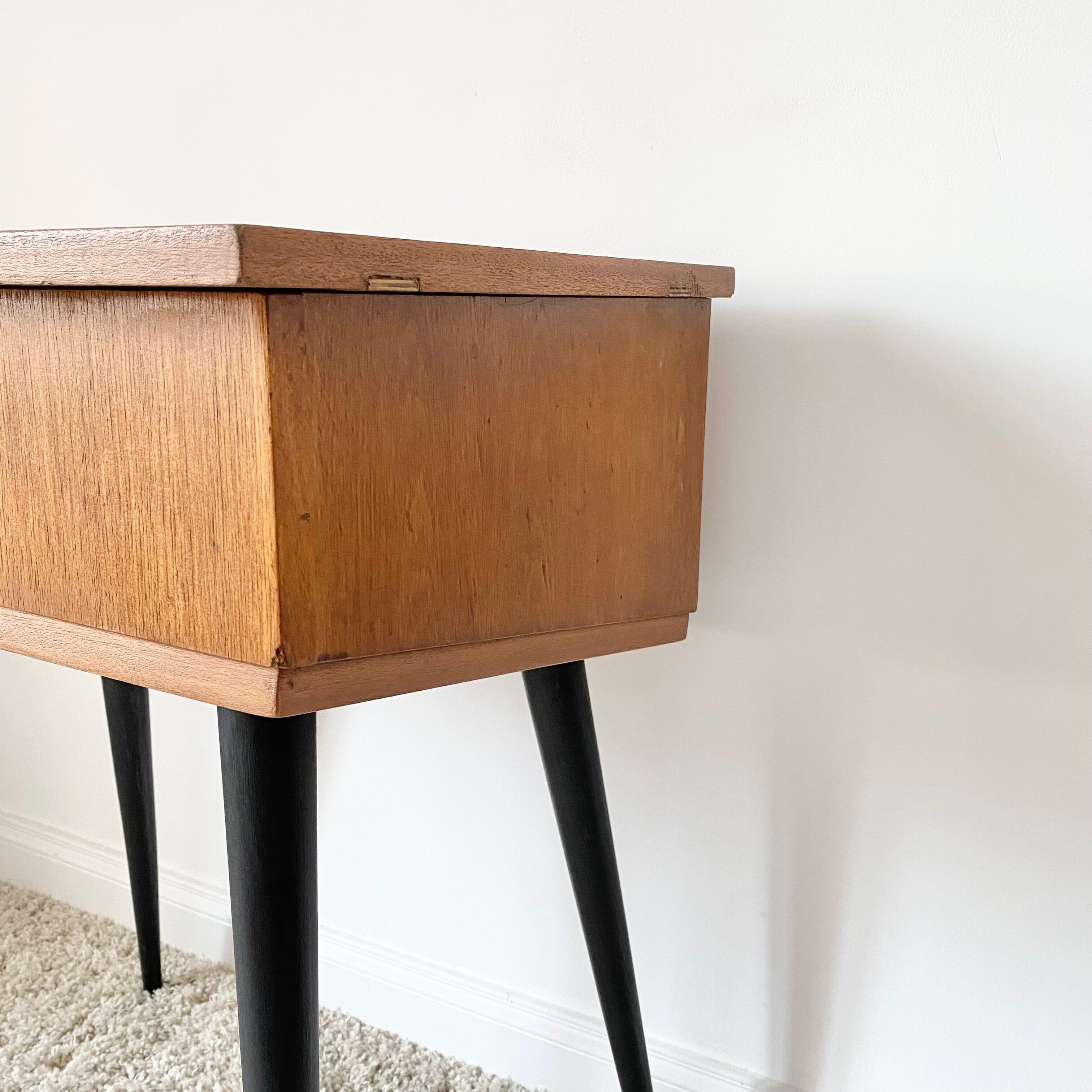 Vintage console desktop