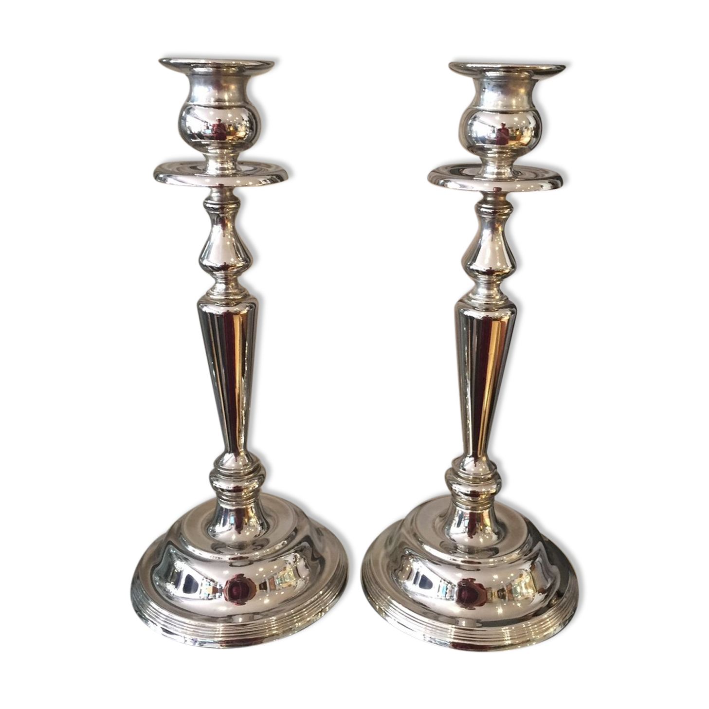 Pair of candle holders in sober and elegant silver metal