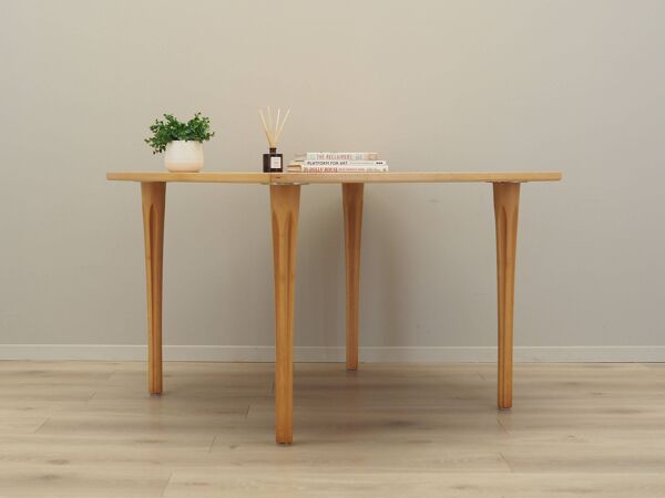 Table en hêtre, design danois, années 1970, designer : Takshi Okamura & Erik Marquardsen, production : Getama
