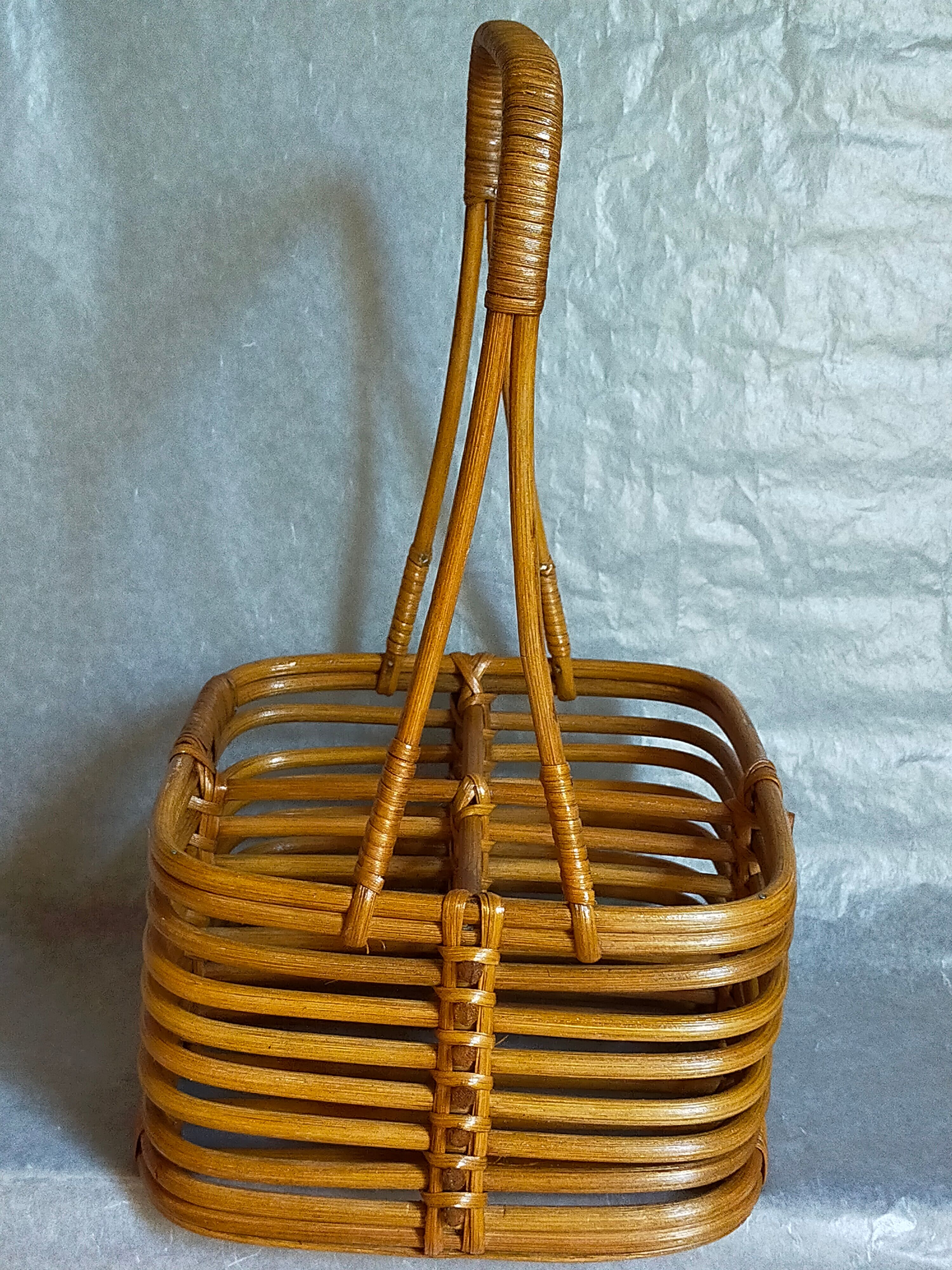 Bottle basket in vintage wicker 60s