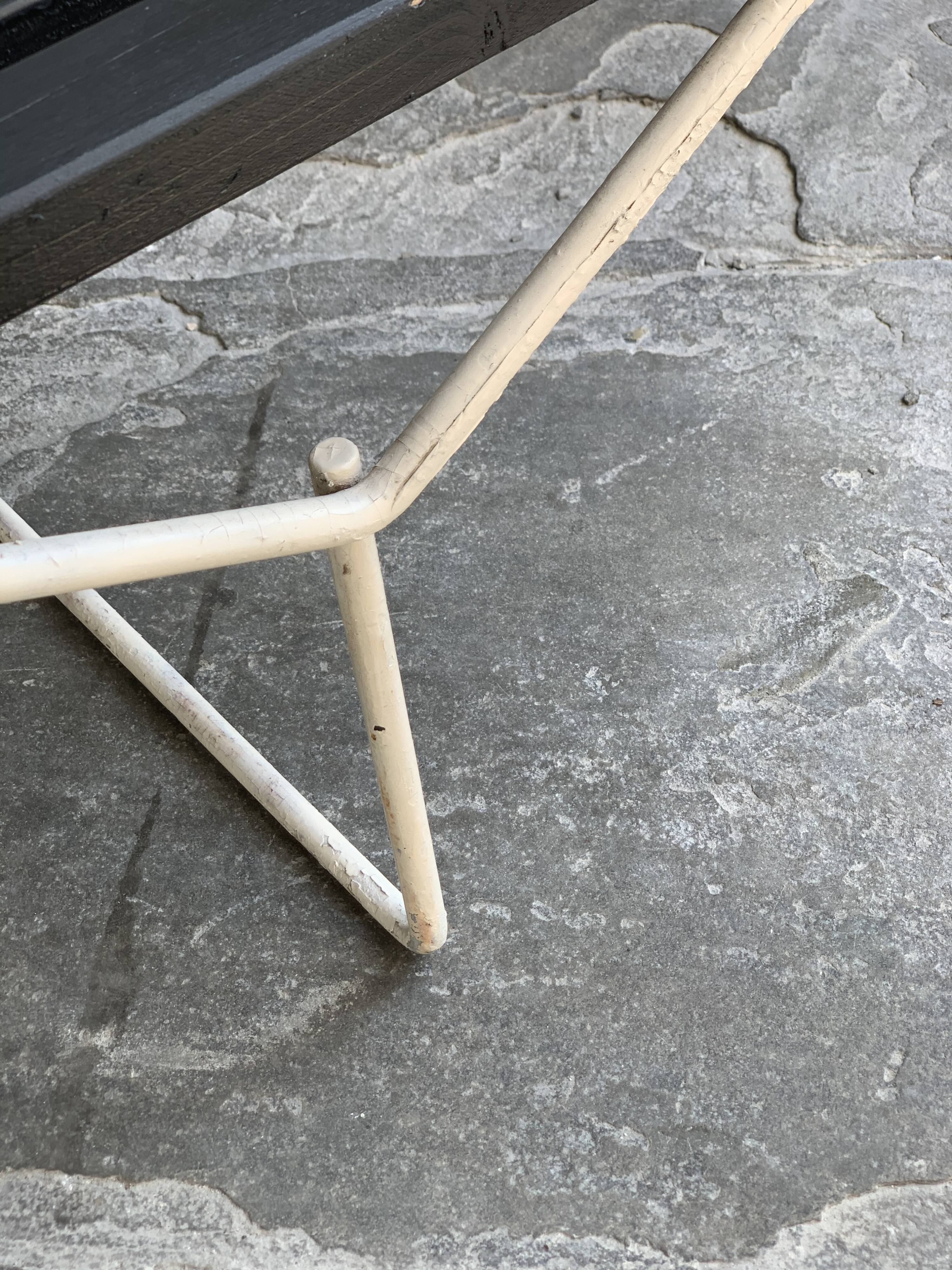 Banc d'harry bertoia aux éditions knoll