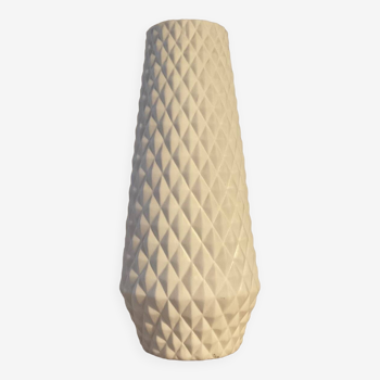 Textured porcelain lamp