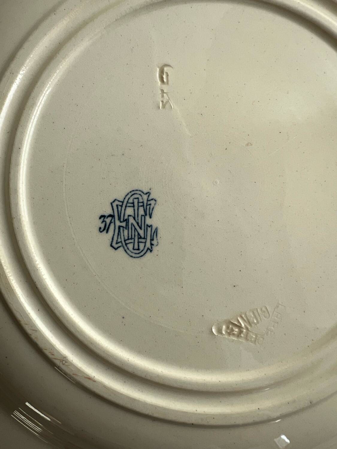 Deep plate gien 1937 garlands