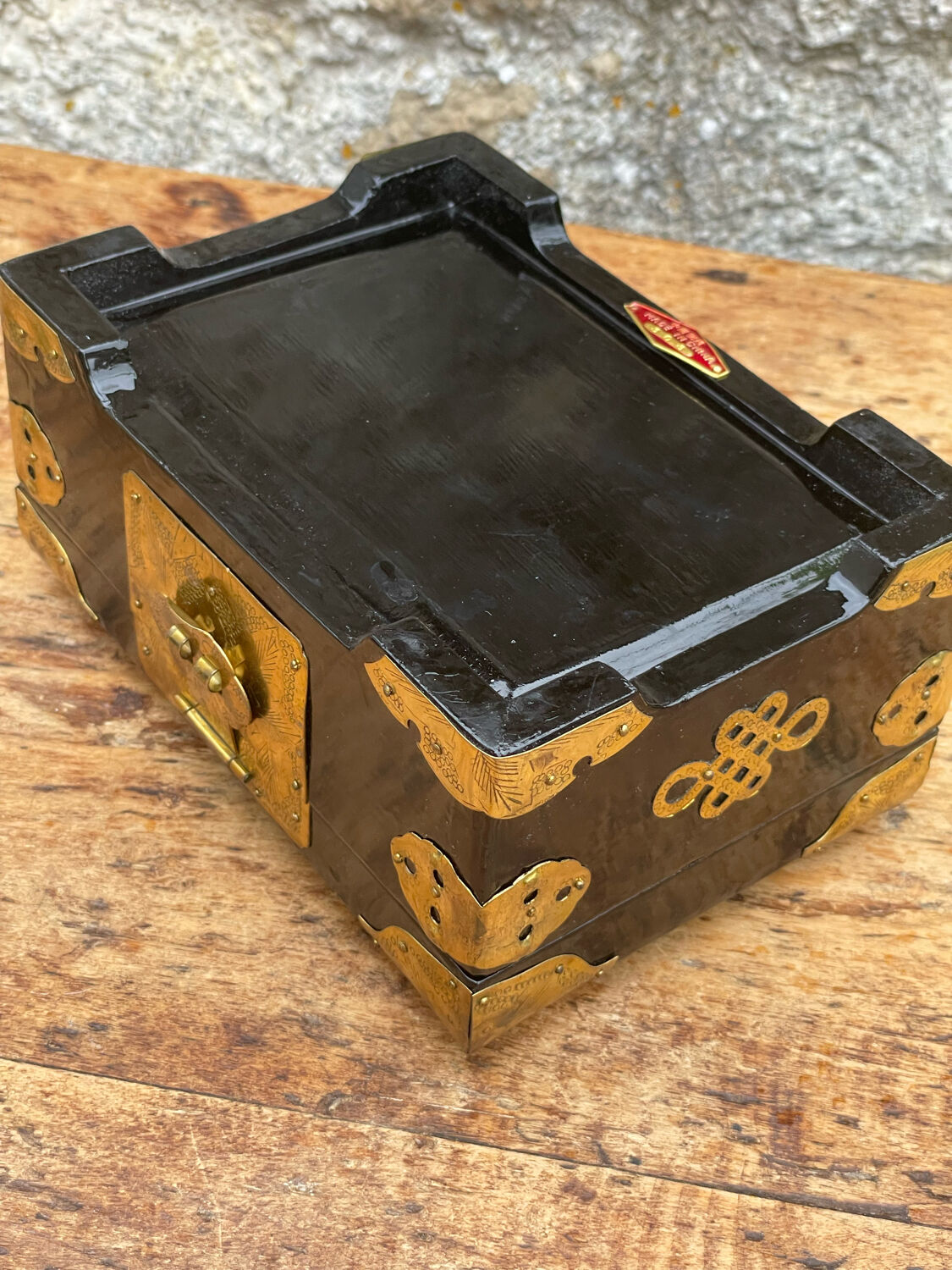 Vintage jewelry box China lacquered wood brass mother-of-pearl