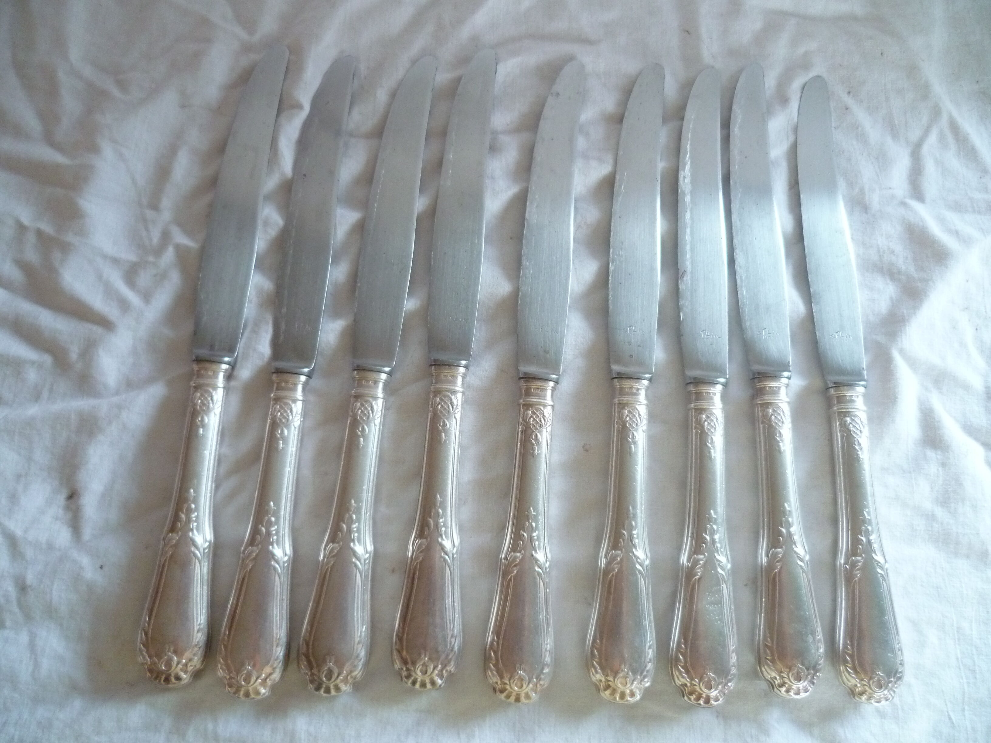 Set of 9 table knives in met. silver style louis XV "shell"
