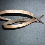 Enamelled bidet with folding support