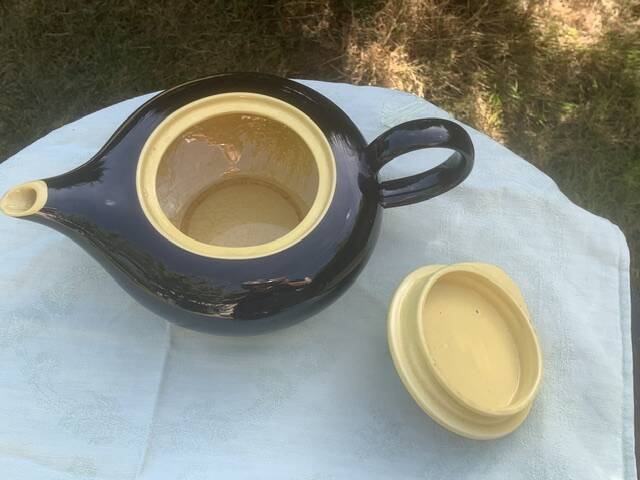 Teapot and milk jug We Two in vintage black and yellow ceramic