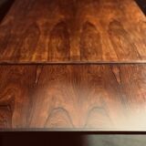 Table extensible en palissandre danois du milieu du siècle.
