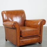 Fauteuil ancien en cuir de mouton couleur cognac