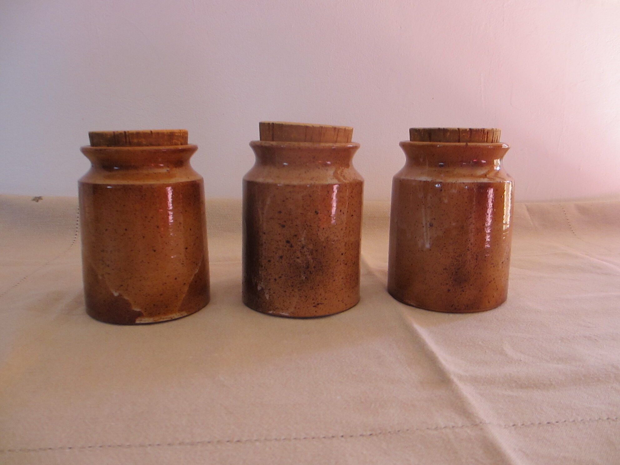 3 Spice pots with crouted cork.