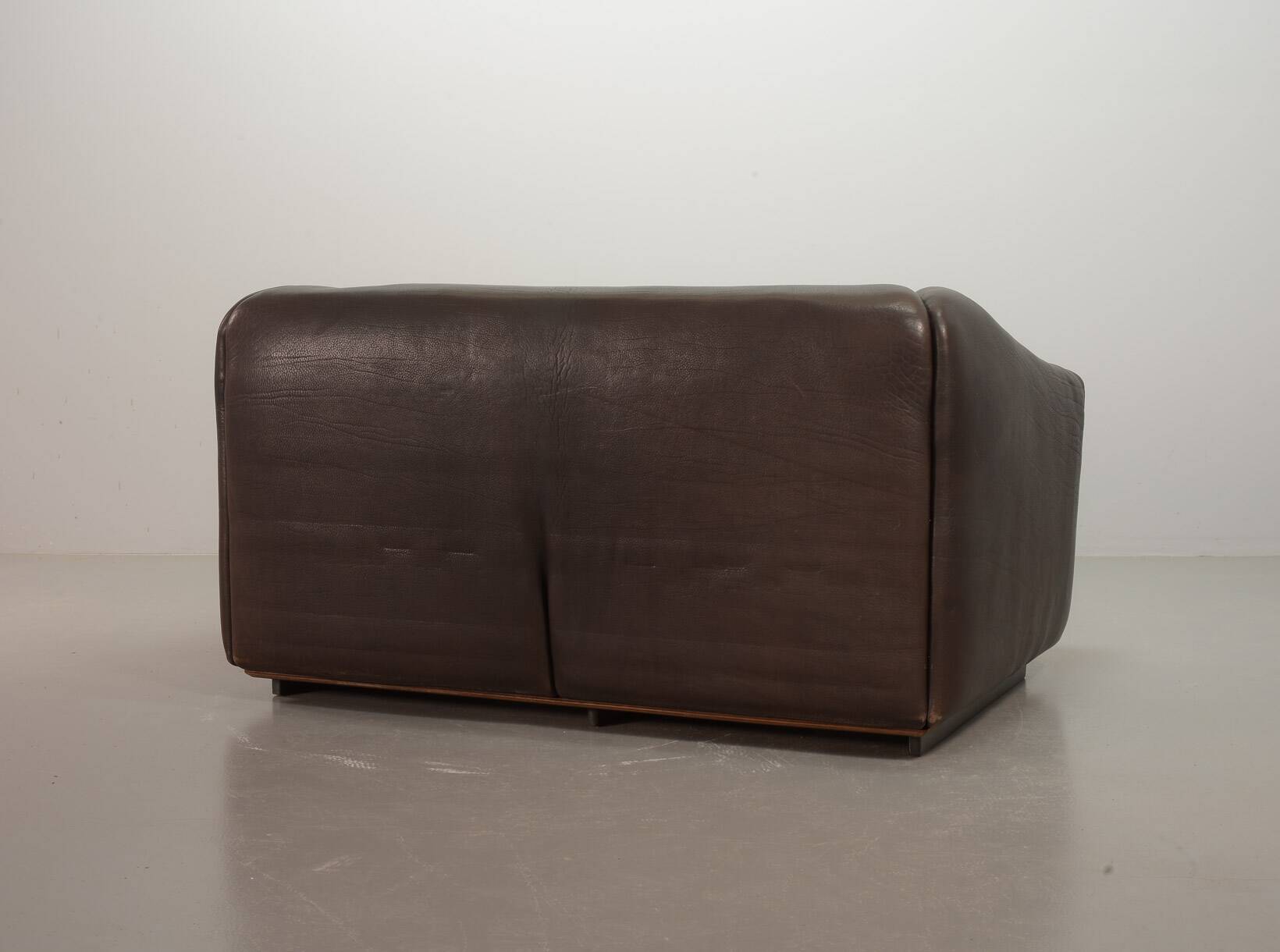 De Sede DS47 Extendable Brown Sadle Leather Loveseat Sofa. Switzerland, 70s