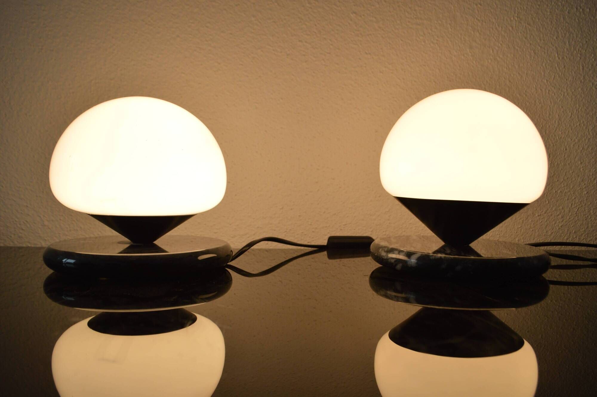 Vintage floor lamp from the 80s Swiss design in marble /opaline glass