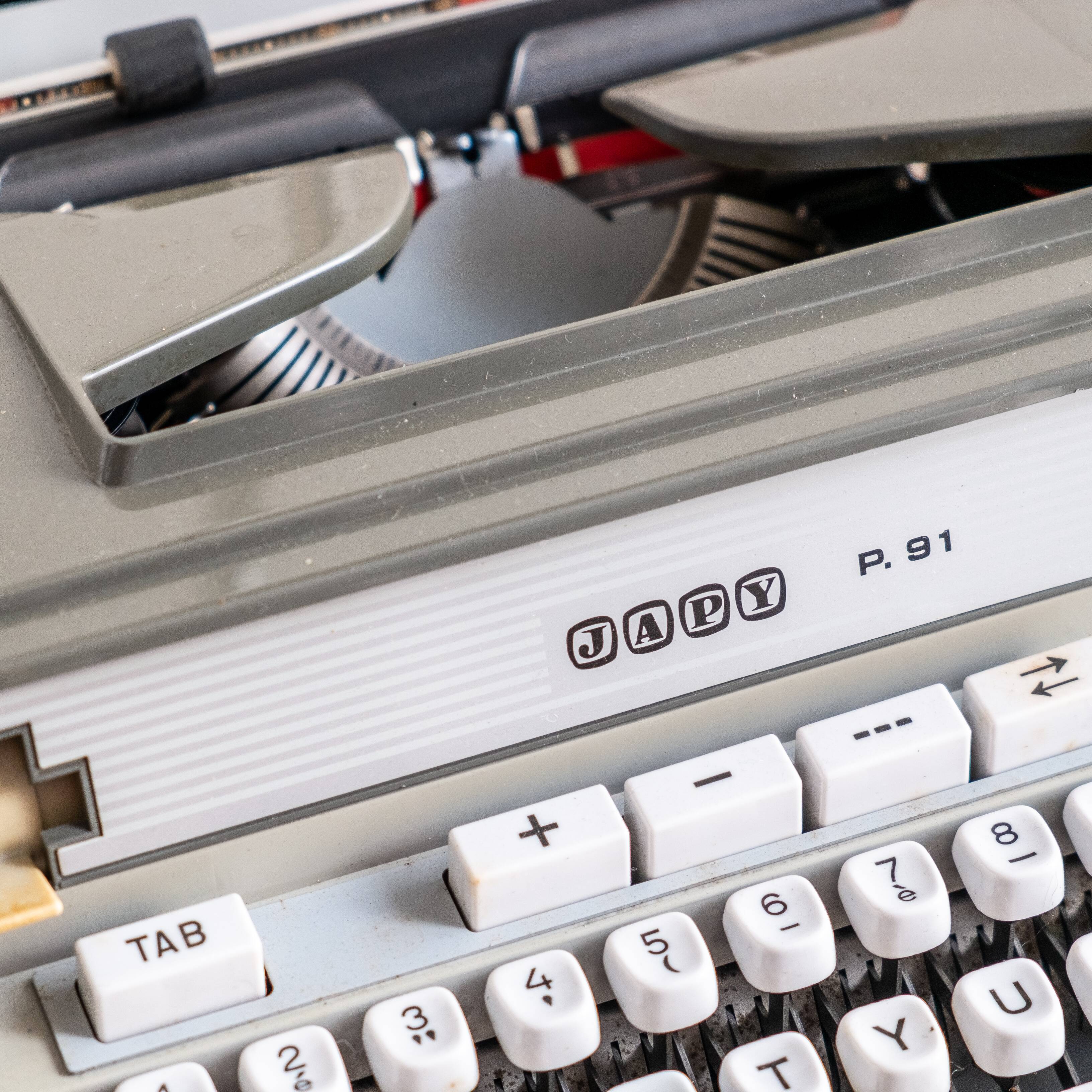 Vintage japy model p91 typewriter