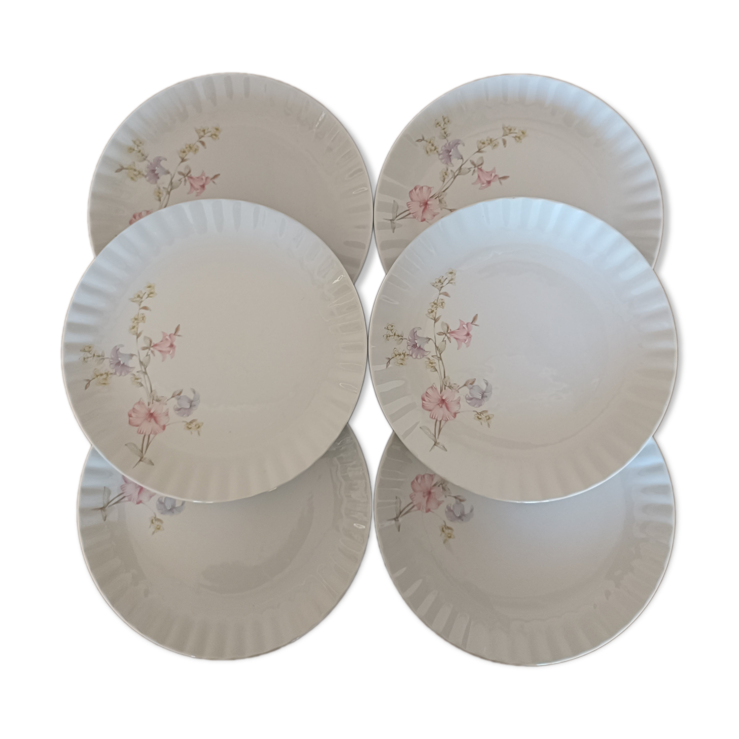Porcelain plates pattern pastel flowers