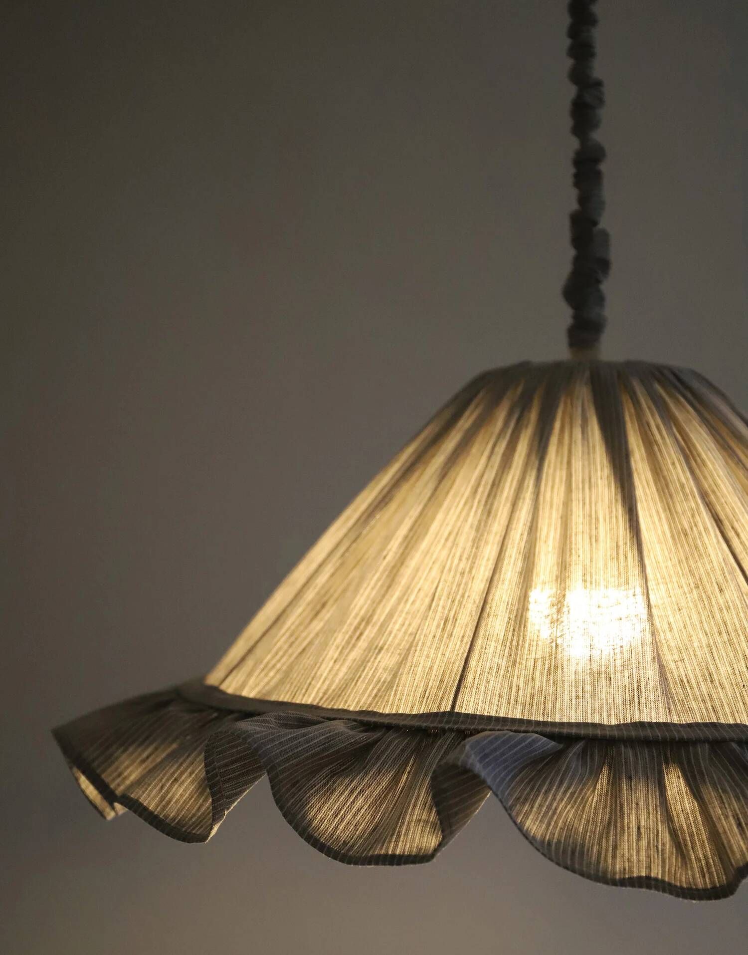 Suspension Emilia, pleated lampshade with frills, grey stripes.