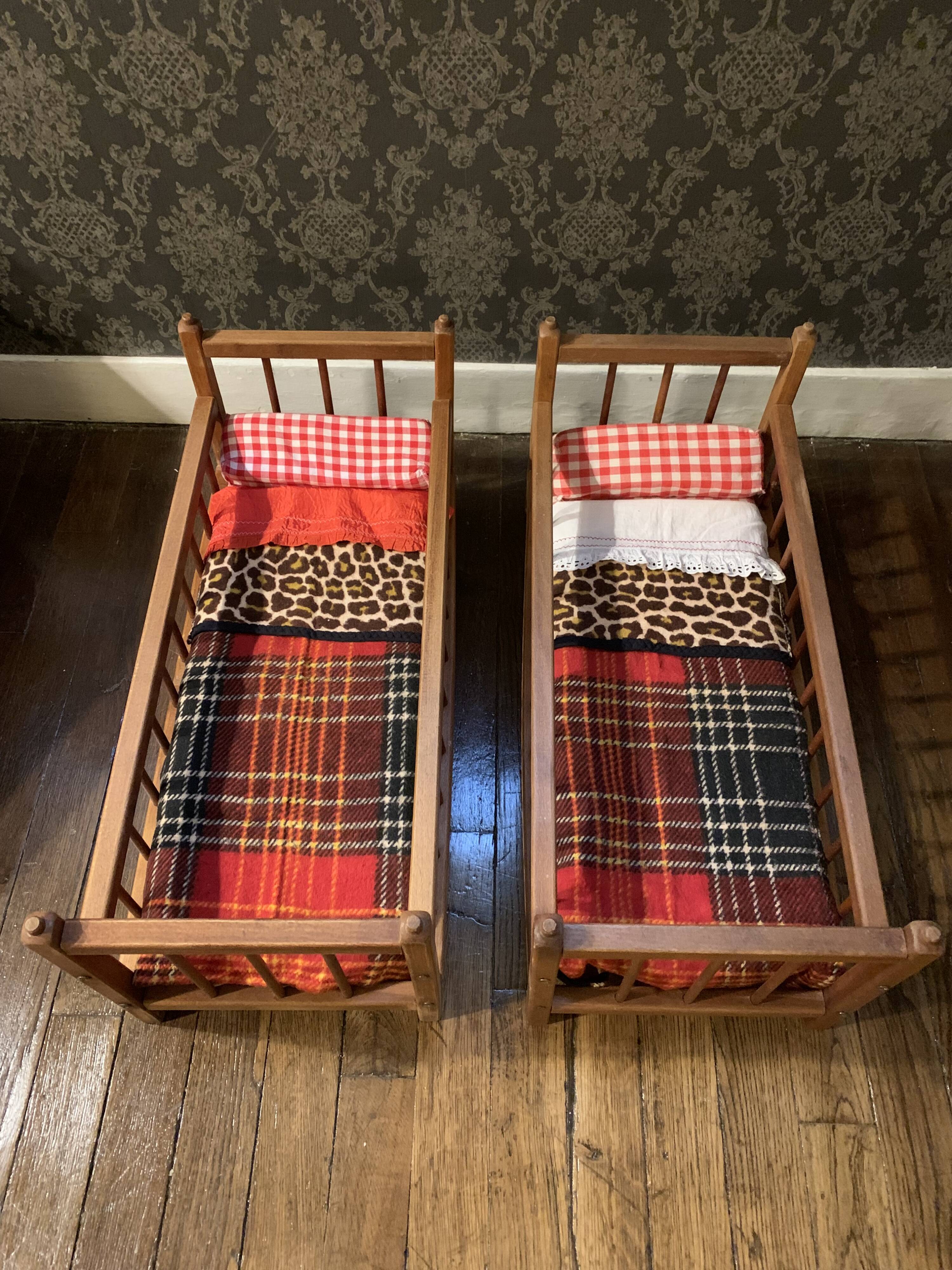 Doll beds, bunk