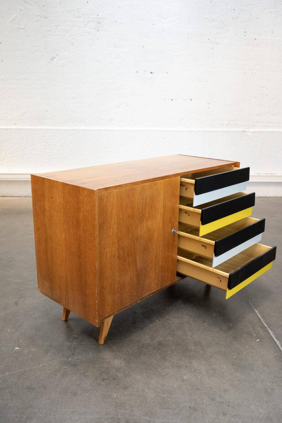 Jiroutek chest of drawers