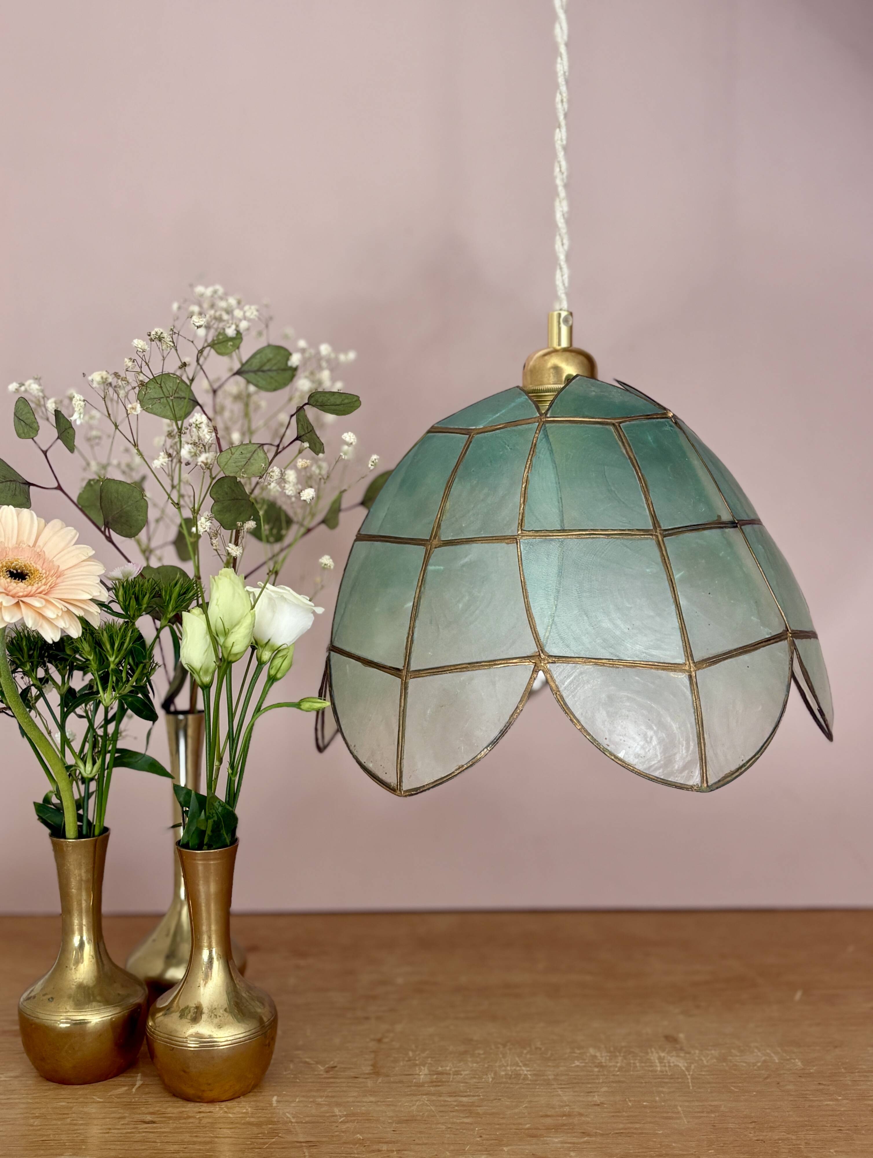 Vintage pendant light in blue mother-of-pearl and brass.