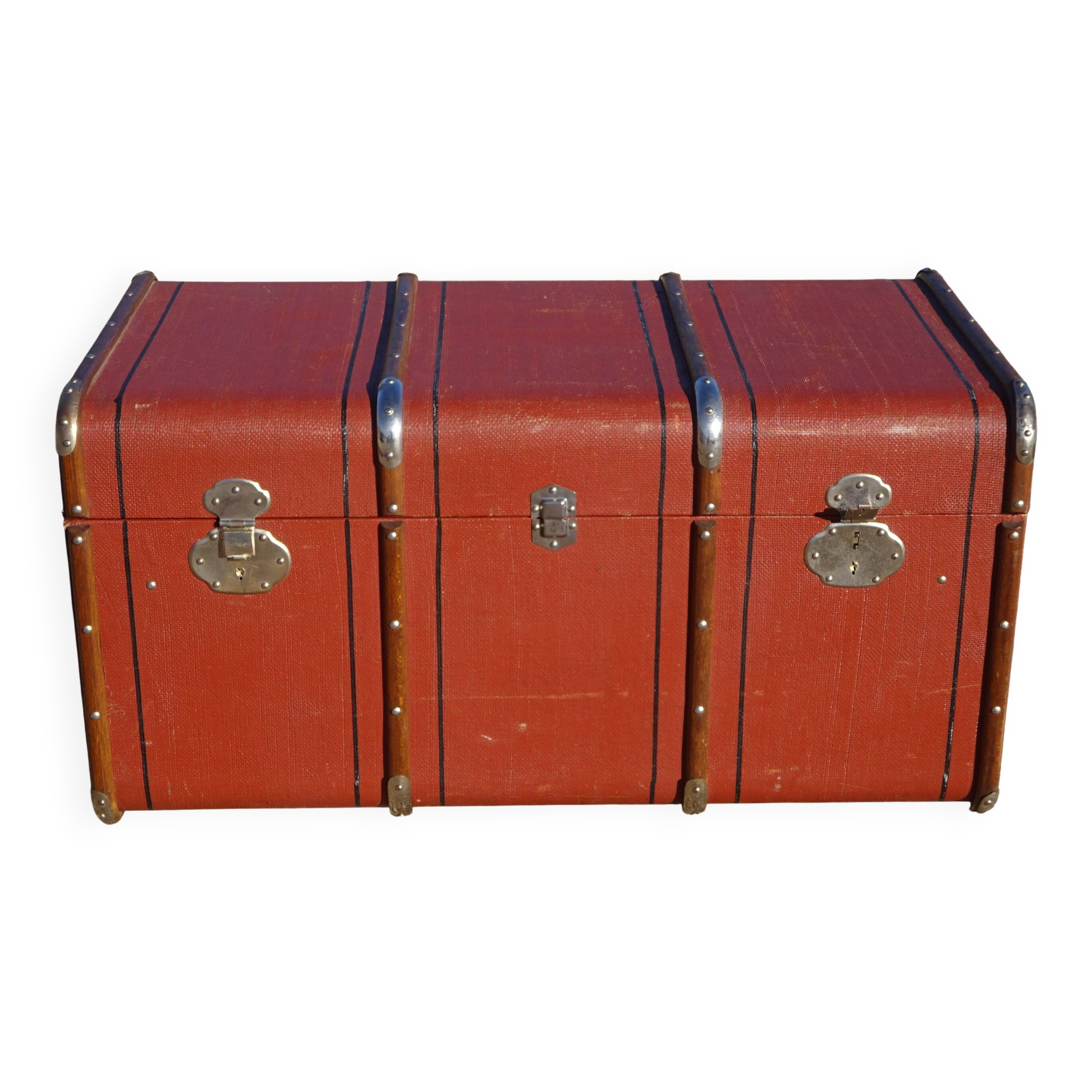 Ancienne malle de voyage cintrée