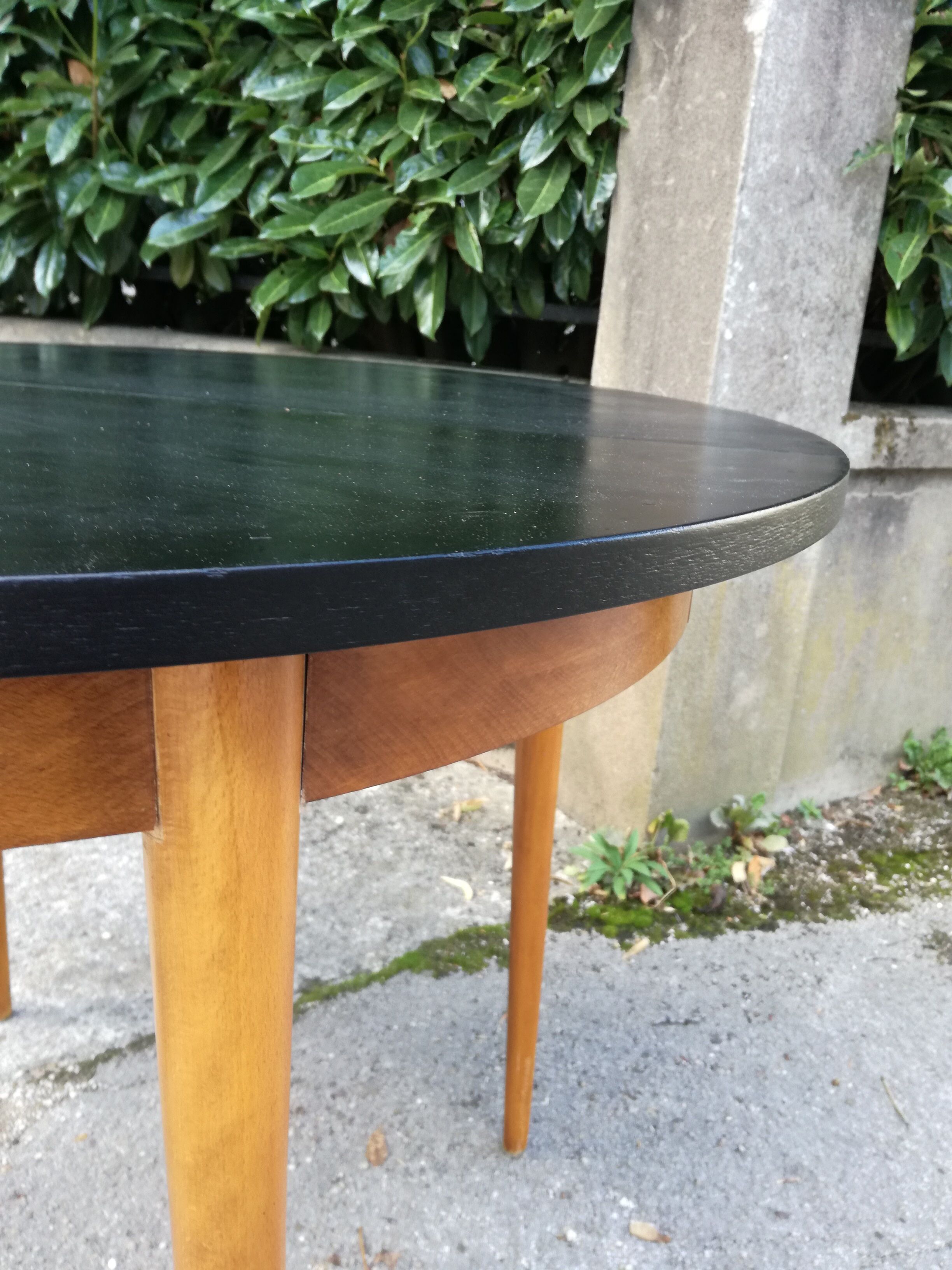 Expandable round dining table 2m46