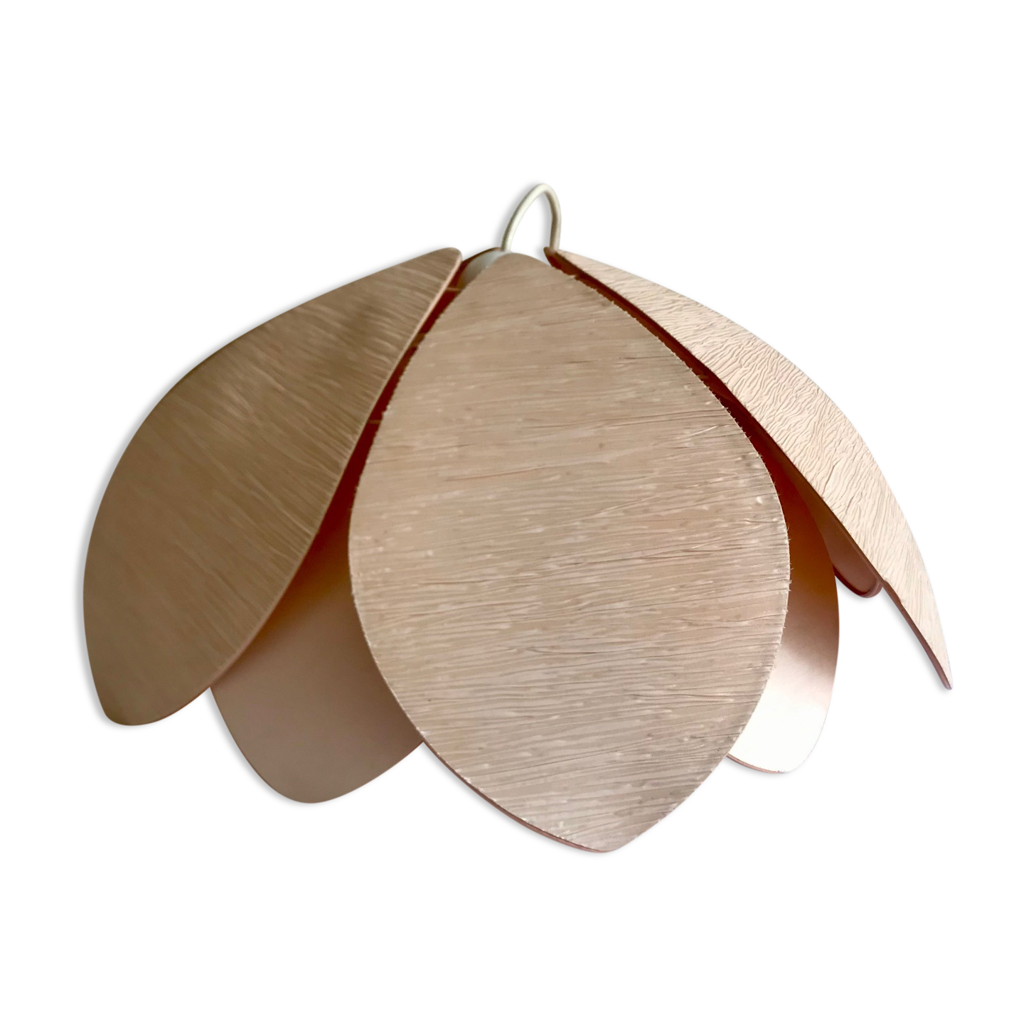 Suspension lotus flower petals