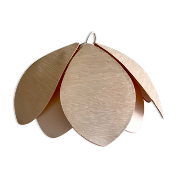 Suspension fleur de lotus pétales