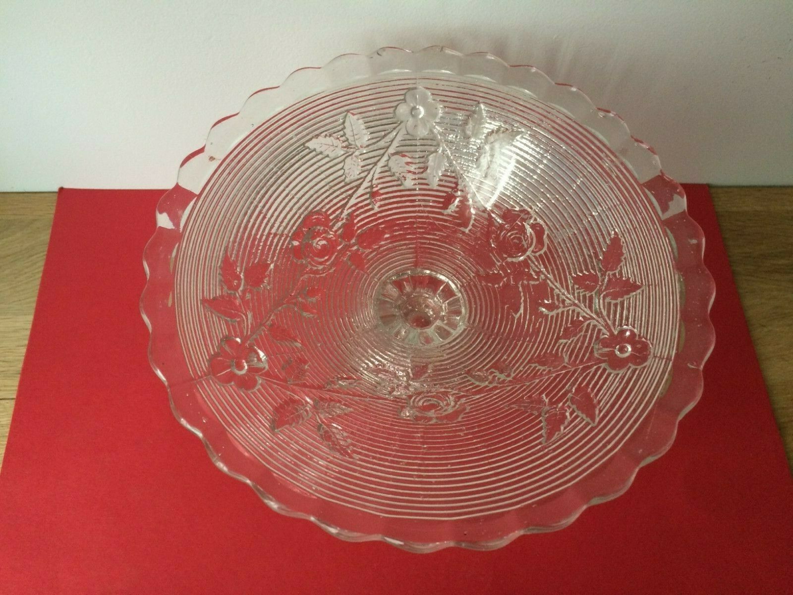 Cut on foot in molded glass