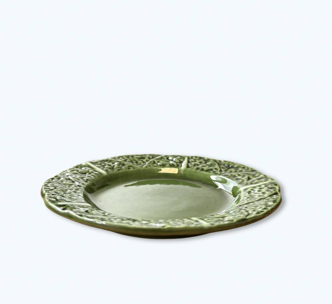 Dessert plate with cabbage leaf pattern