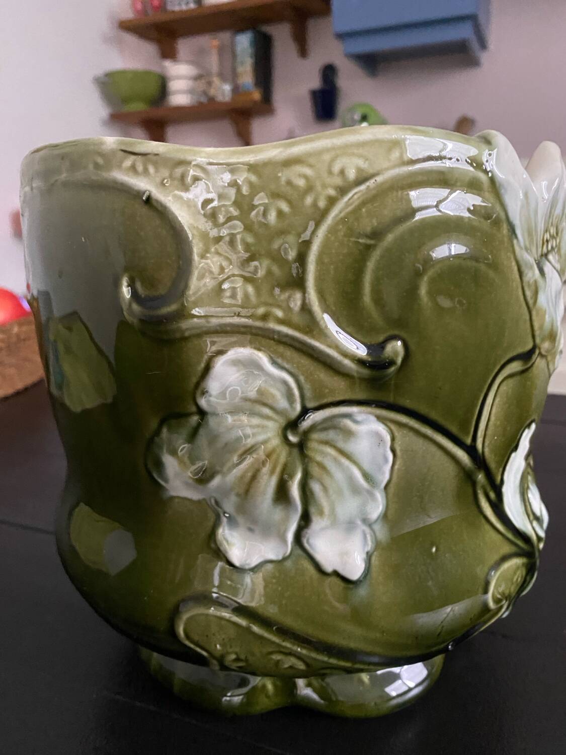Cache-pot en céramique ancien
