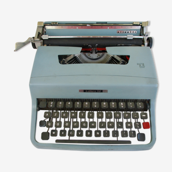 Typewriter, olivetti lettera 32