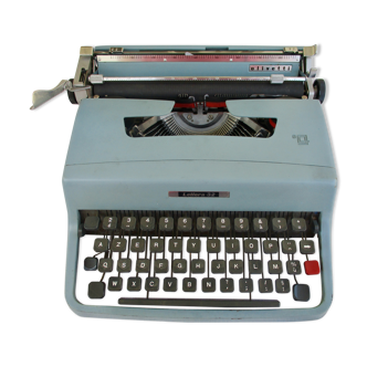 Typewriter, olivetti lettera 32