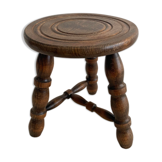Tripod stool with spacer