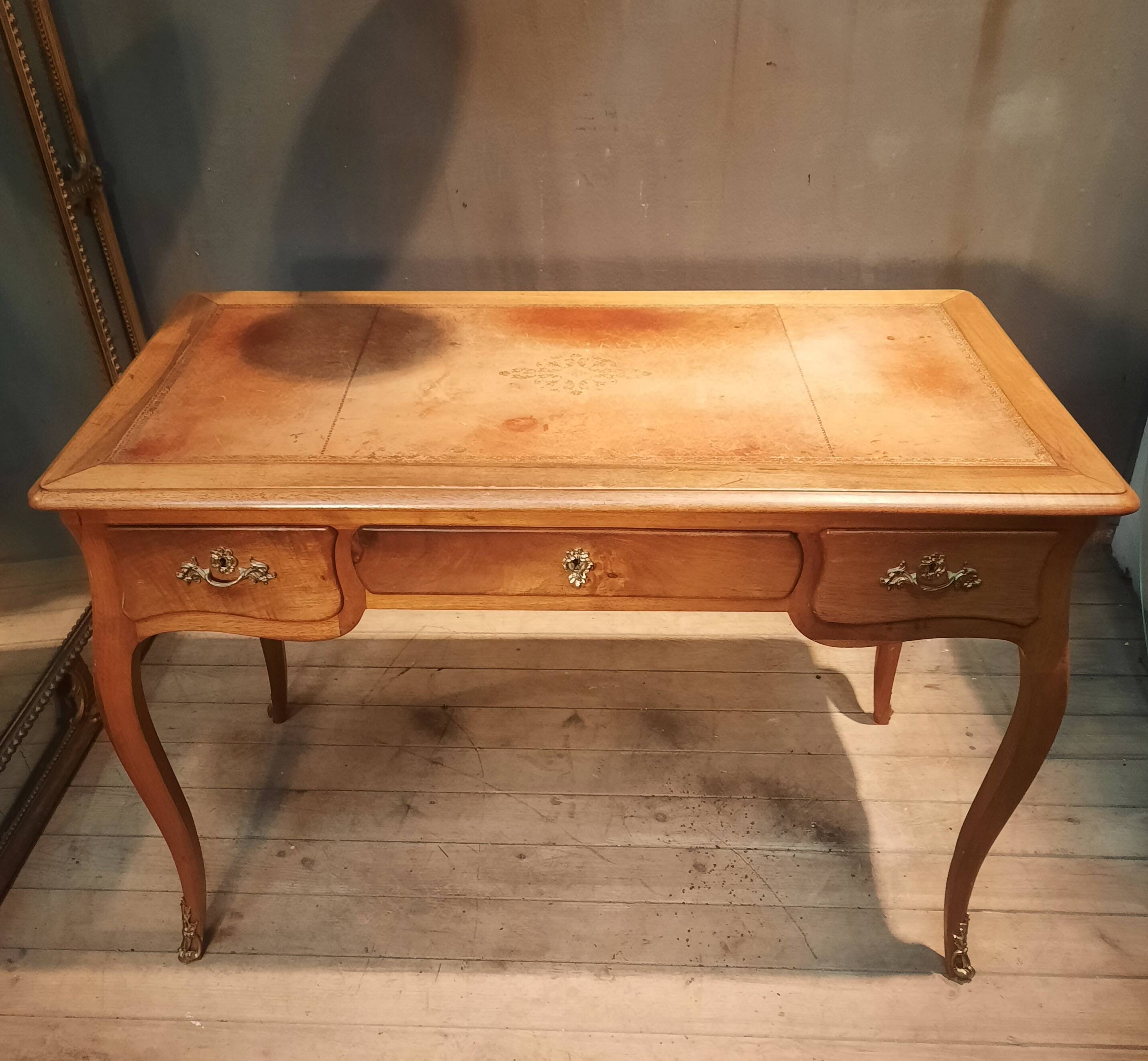 Flat desk in solid cherry wood, Louis XV style.