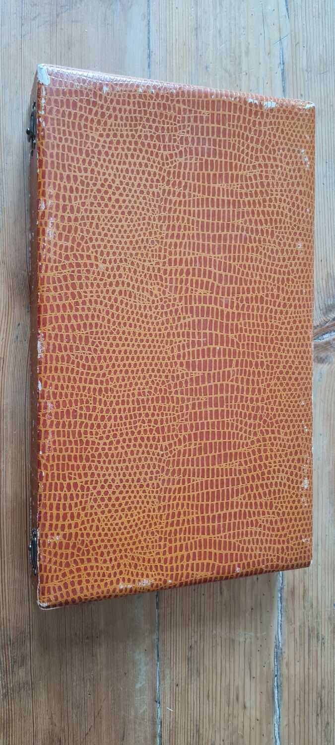 Set of 12 Bakelite knives