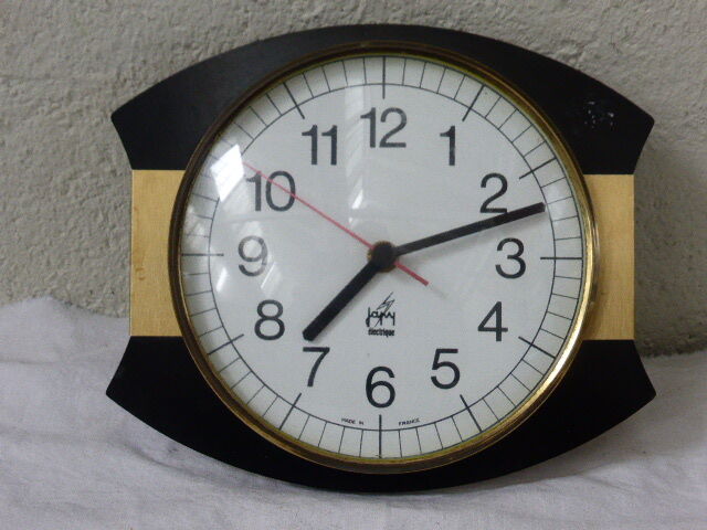 Clock Japy electric vintage 1960, design, black and gold