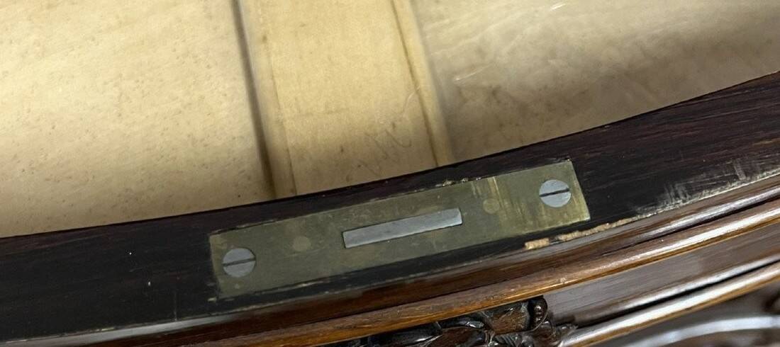 Superb curved display cabinet from the Napoléon III period, made of mahogany.