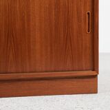 Midcentury Danish lowboard in teak with 2 sliding doors by Hundevad 1960s - 138cm