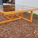 Table basse carrée moderniste en bois et verre