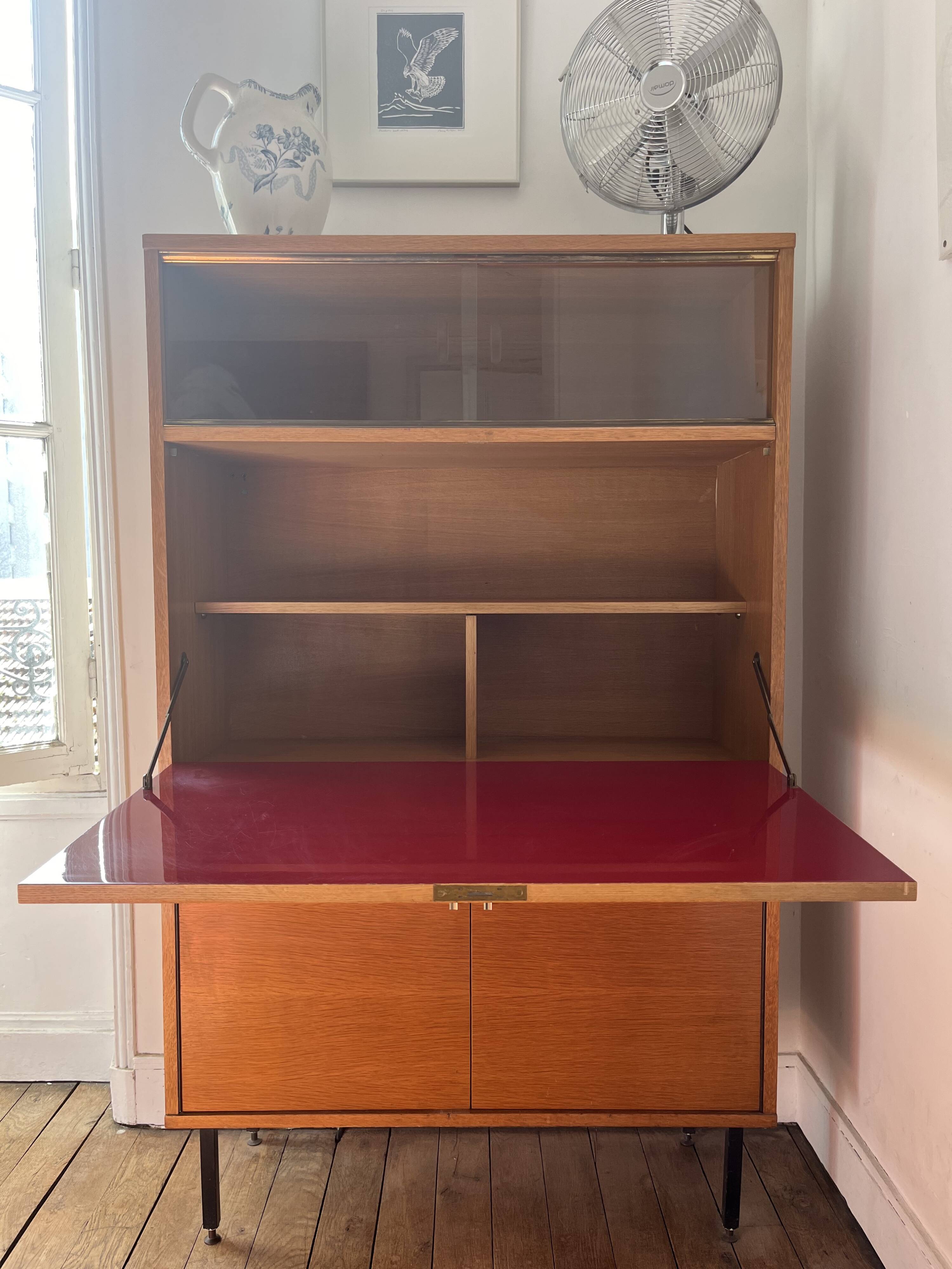 Scandinavian secretary 50-60