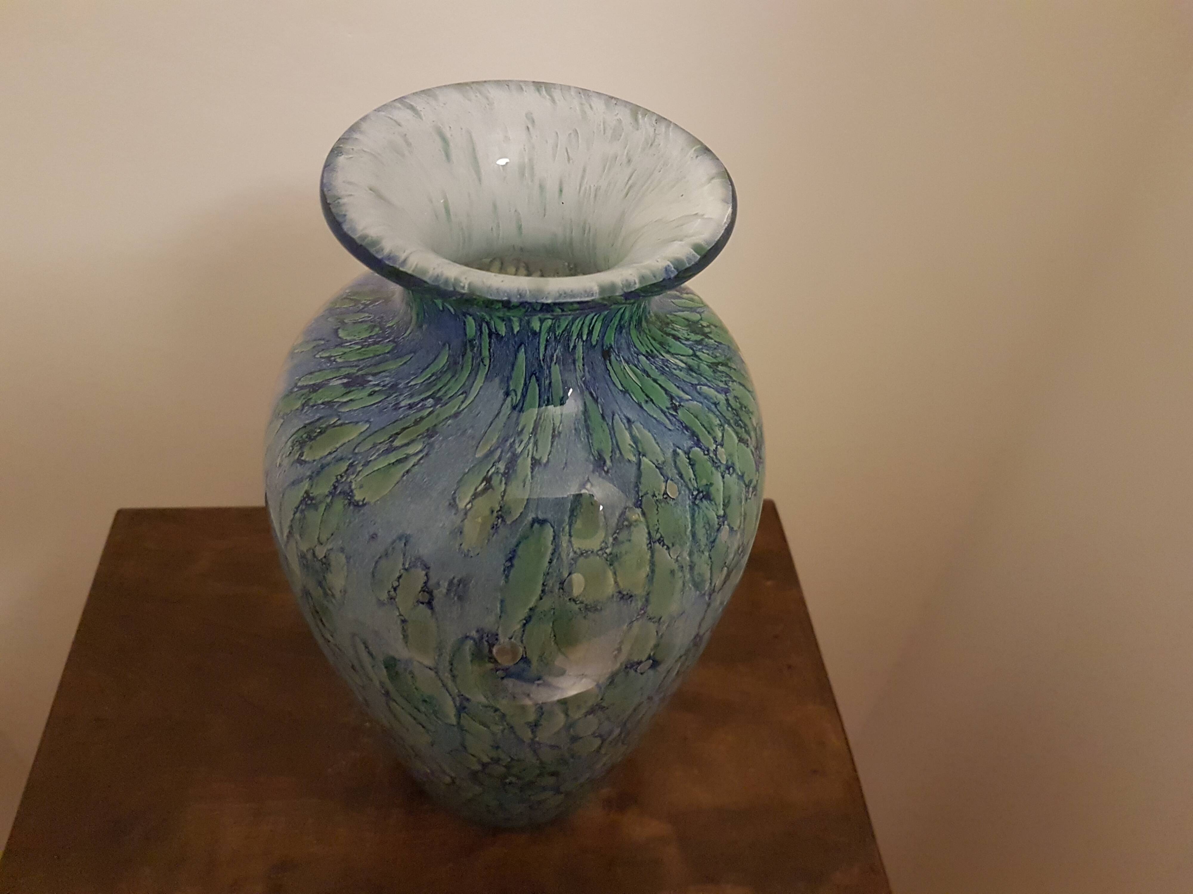 Vase design of passing the rochere