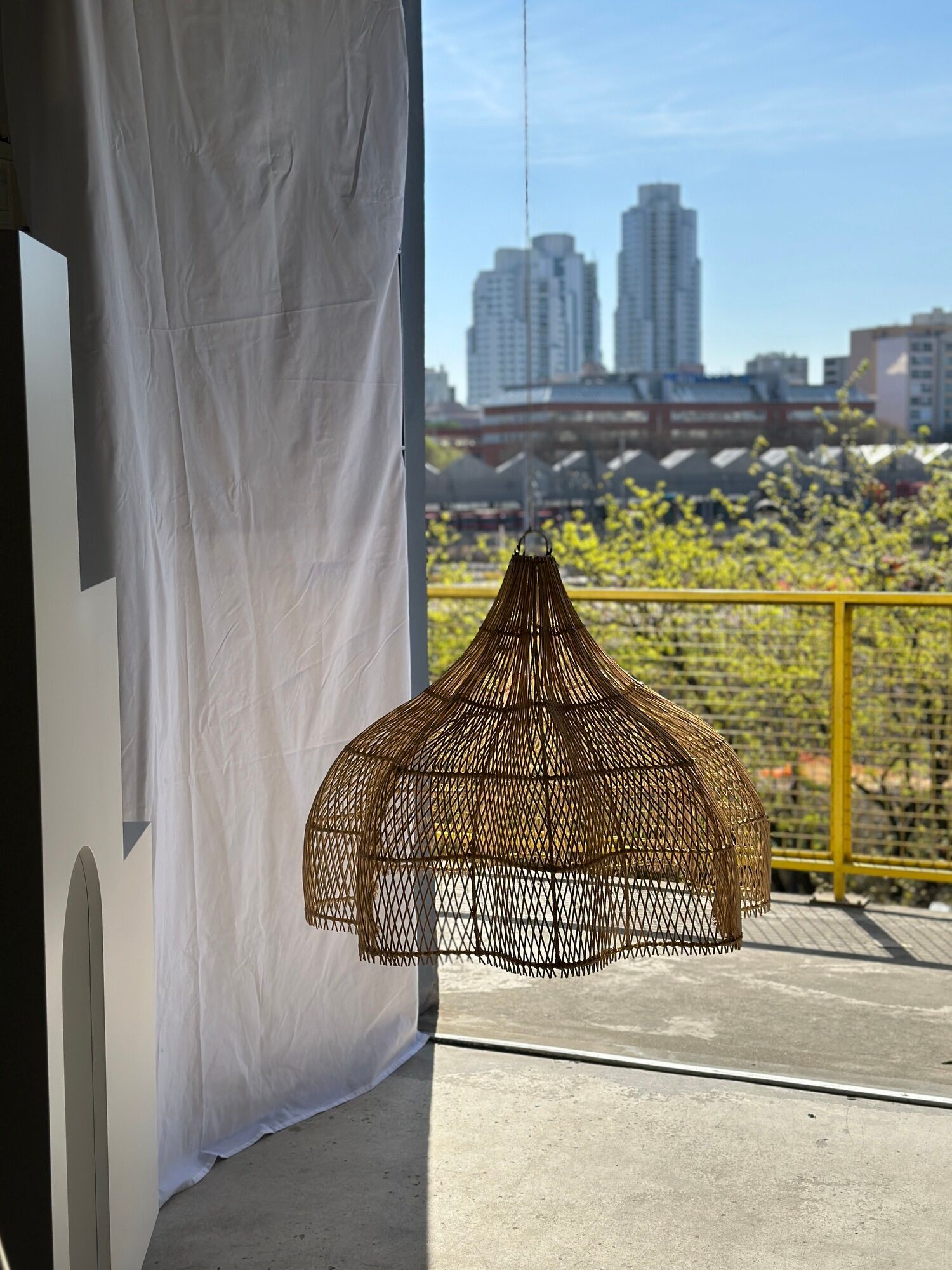 Rattan pendant lamp in the shape of a flower