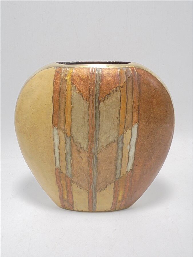 Vase en laiton
