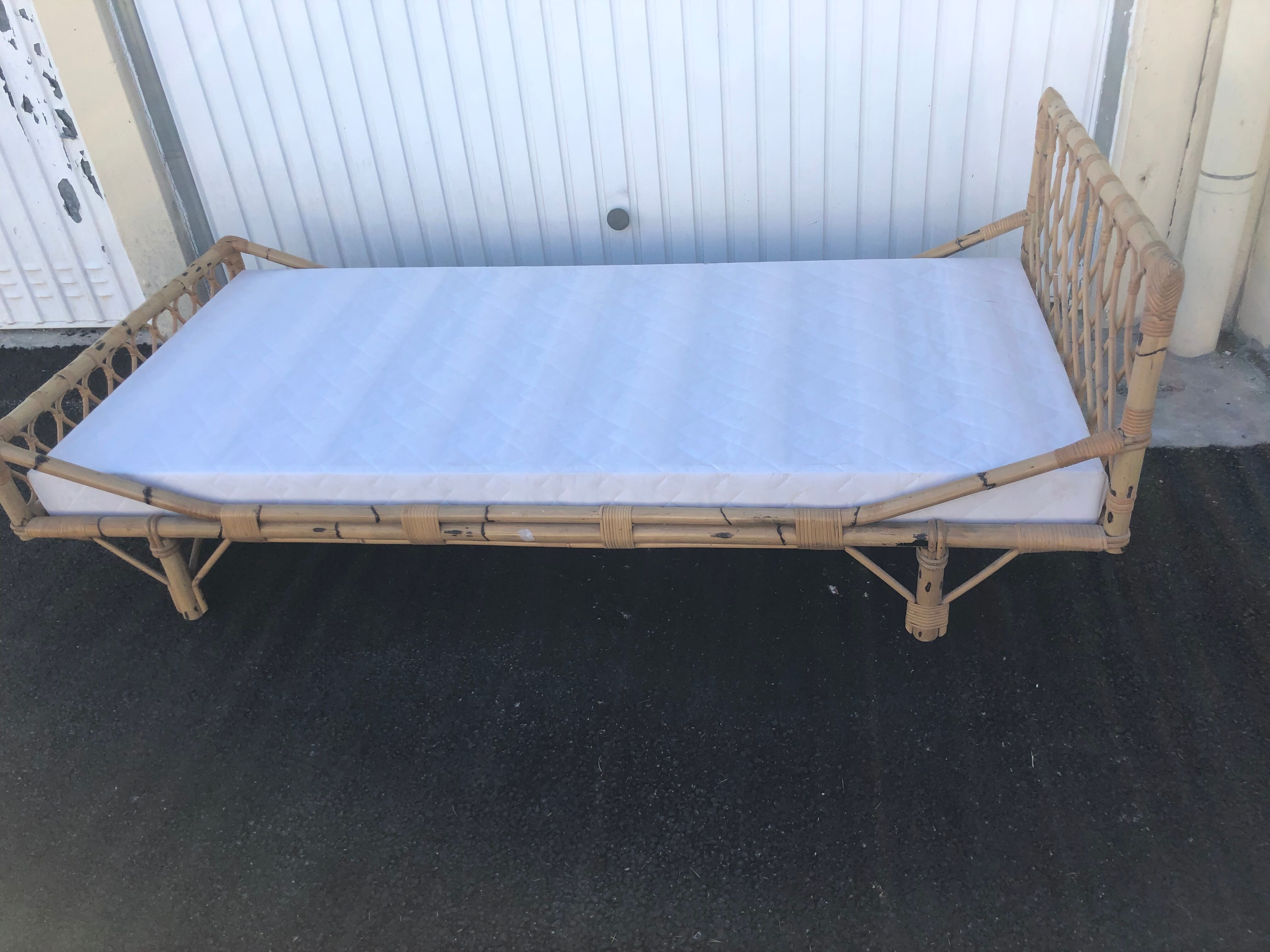 Vintage rattan bed one place