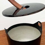 Black enamelled cast iron pot with a teak handle in mid-century style by Timo Sarpaneva for Rosenlew of Finland, 1960s.