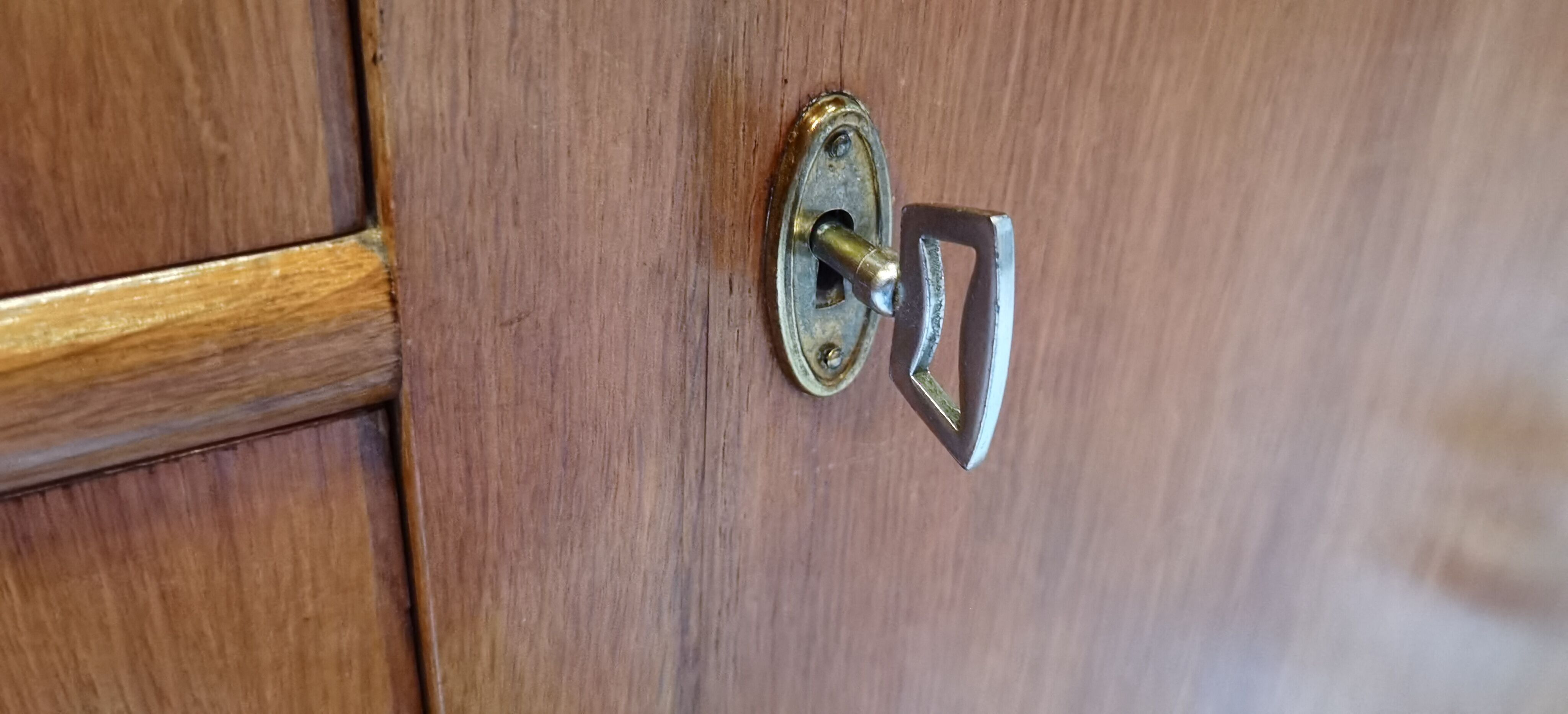 Buffet feet french compass 1970