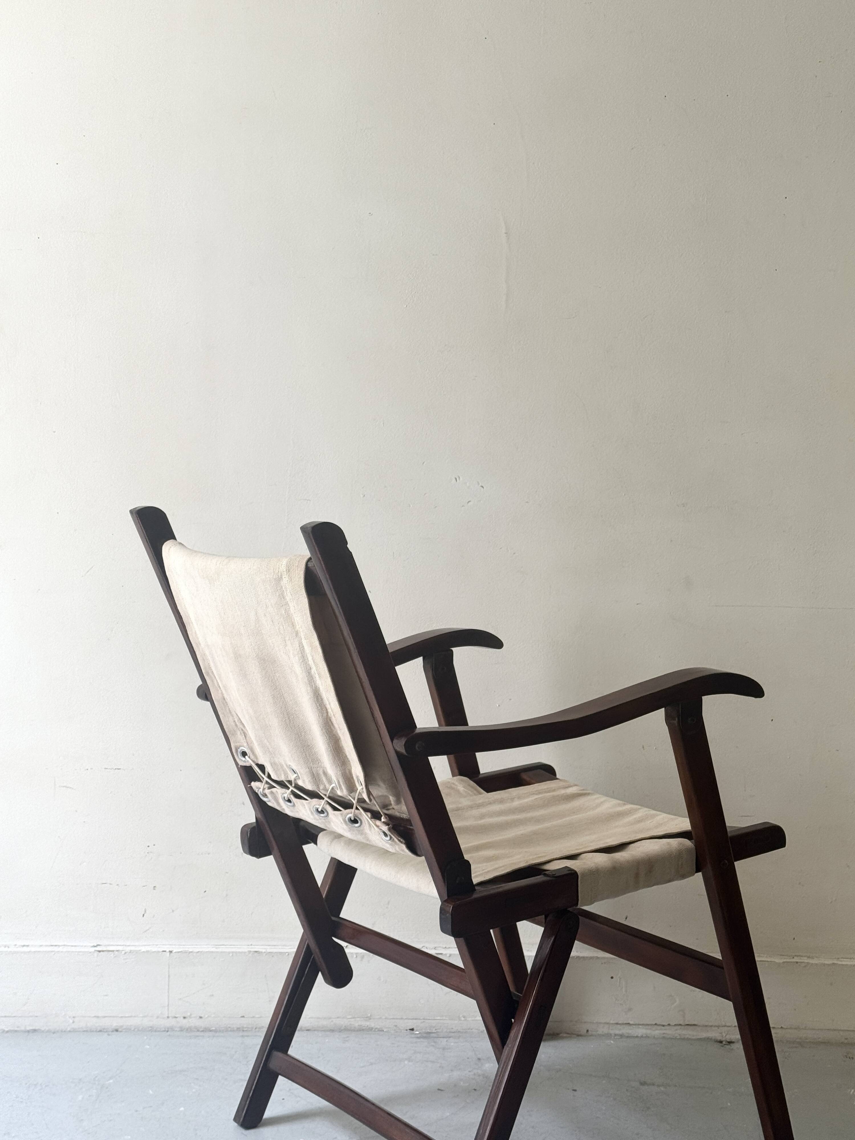 "Safari" folding chair in wood and ecru canvas, 1960s/1970s.