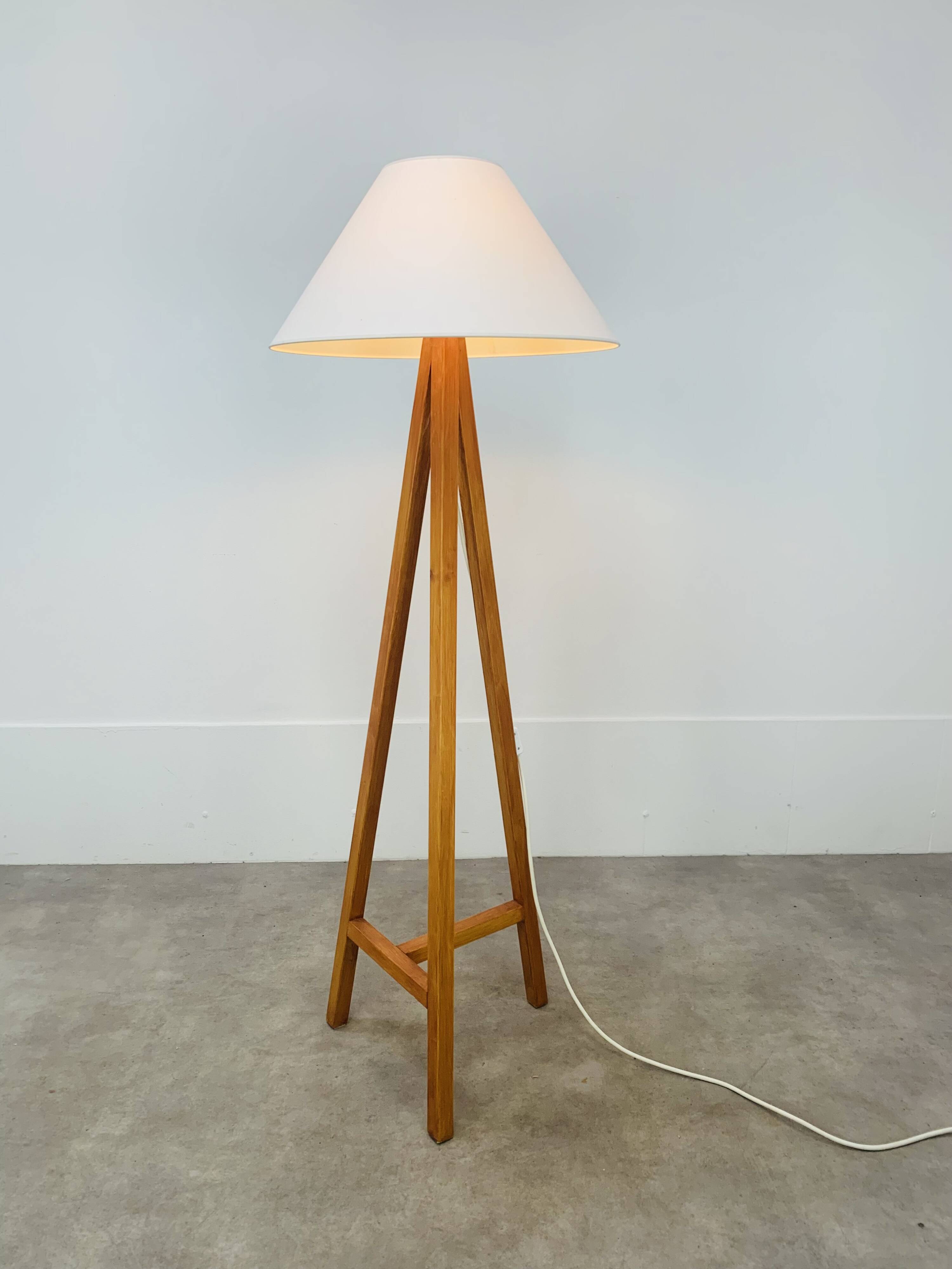 Lampadaire tripode bois, années 80