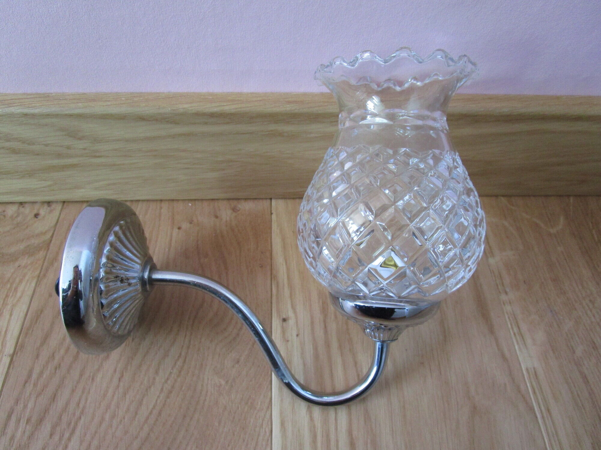 Pair of wall brackets in chromed metal and cut glass