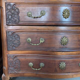 Walnut chest of drawers
