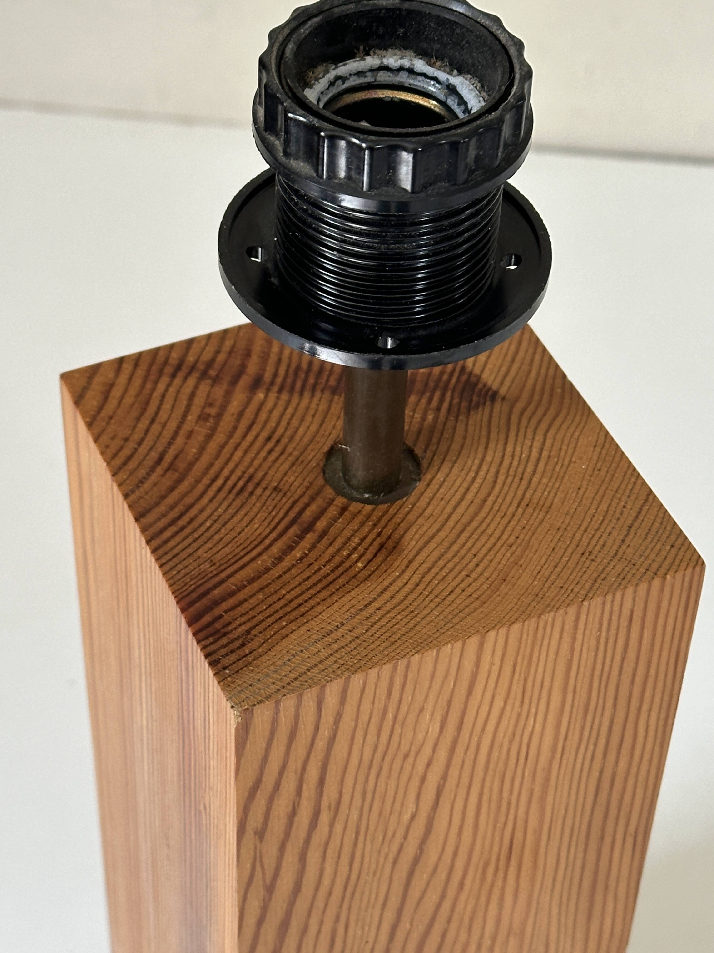 Lampe en pin vintage design années 70 80